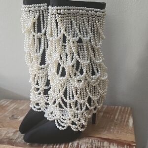 Elegant Black Boots with Pearl Detailing